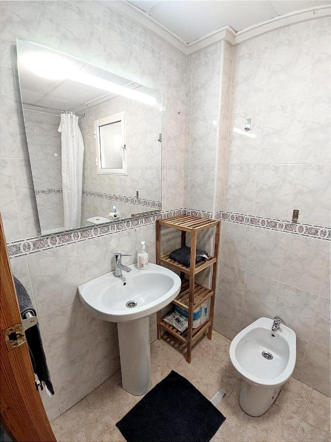 Modern Apartment 3Mins Walk To Playa Del Cura Beach تورّيفيِخا المظهر الخارجي الصورة